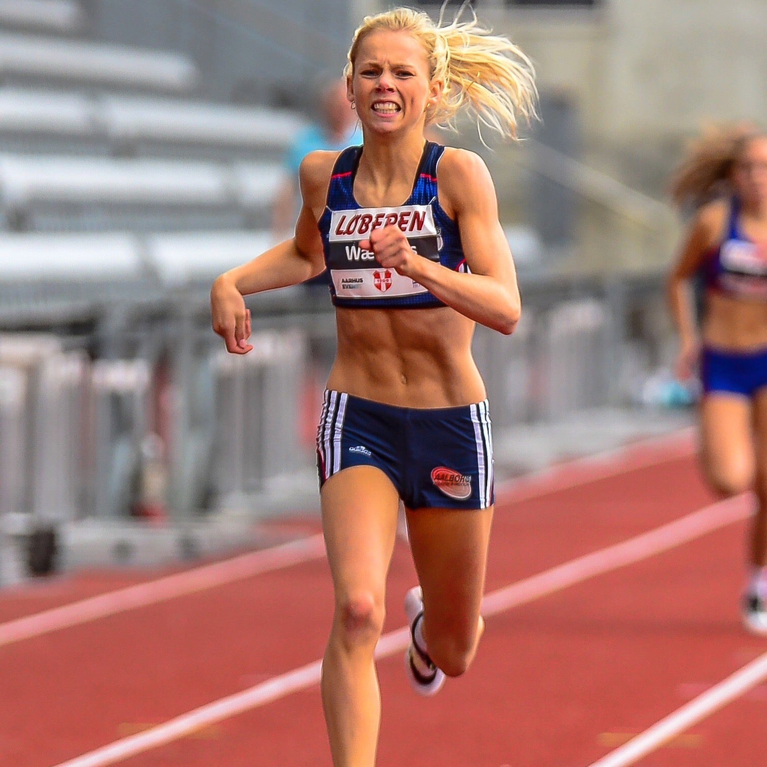 Elite runner Freja Wærness is absolutely crazy about the new snack bars.